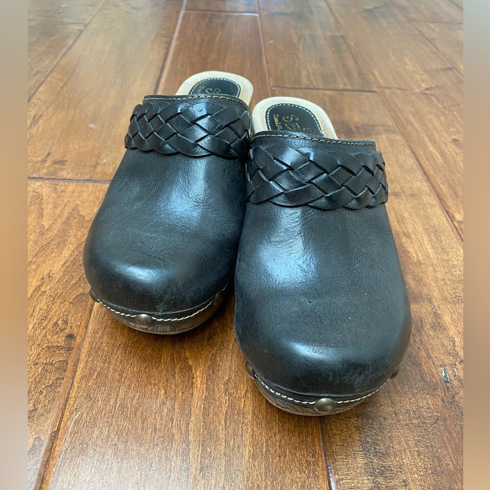 Sbicca Black Leather Clog with Braided Trim; vintage classic; size 6